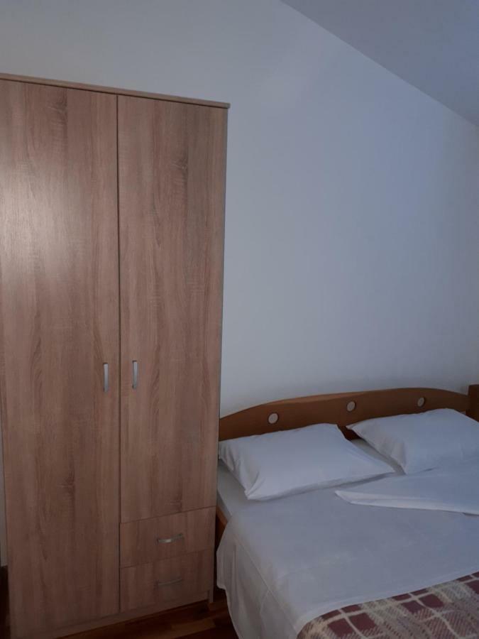 Apartments Horvat On Island Pag Vlasici Luaran gambar